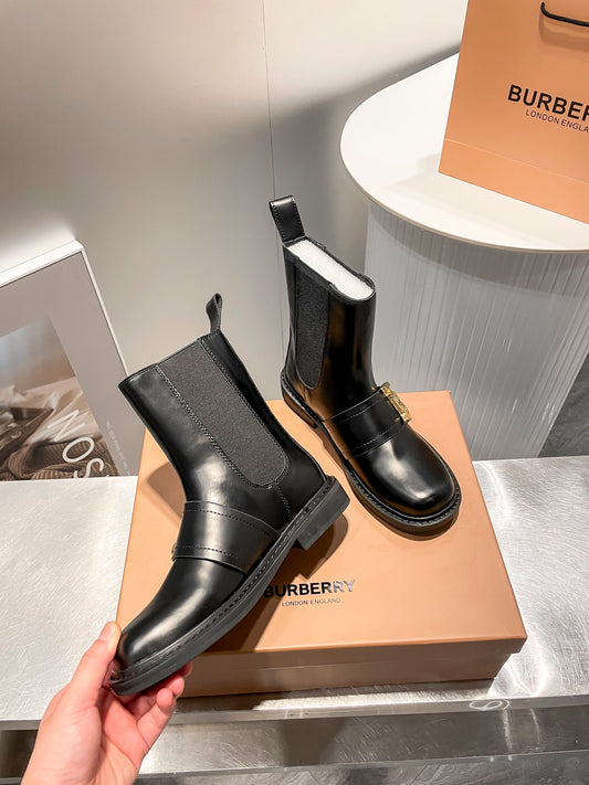 BURBERRY【バーバリー】新作ショートブーツが登場