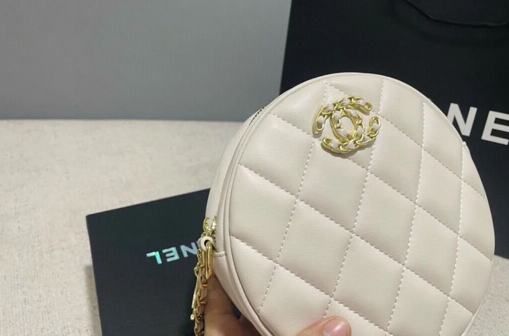 CHANEL ラウンドケーキ