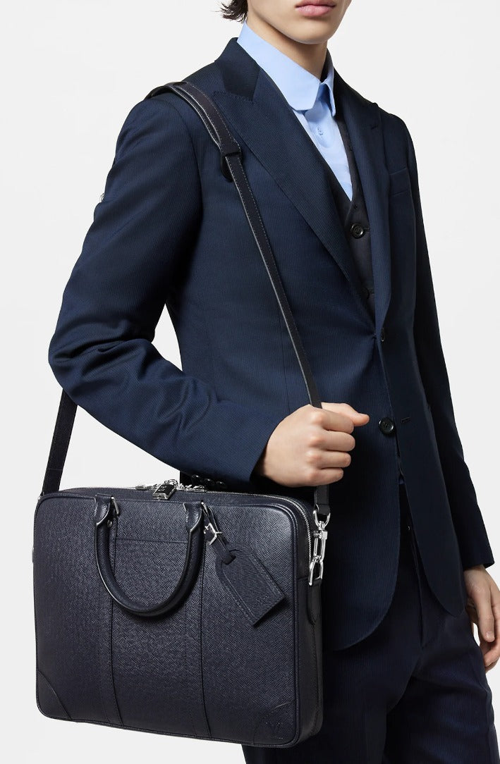 《新作登場☆》ルイヴィトン ポルト ドキュマン・ヴォワヤージュ M30975