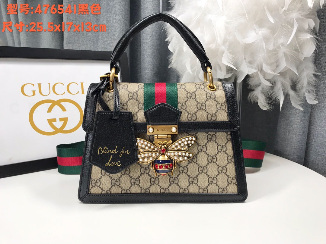 Gucci ホワイトビー フラップバッグ
