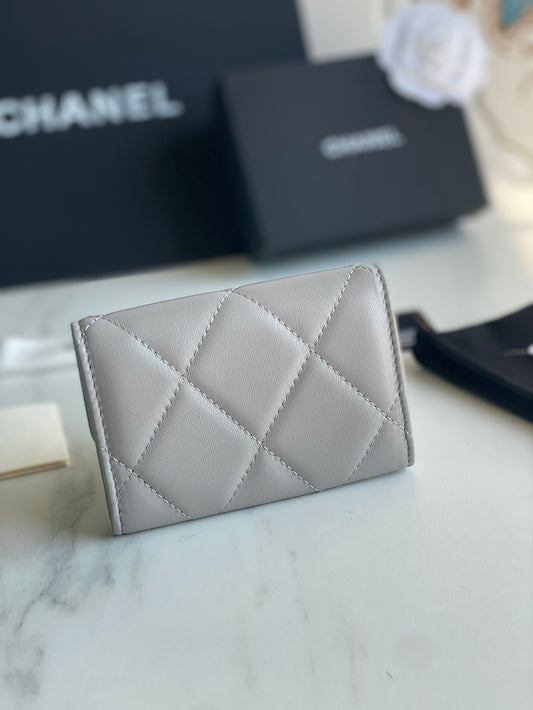 CHANEL 19 FLAP CARD HOLDER AP1790