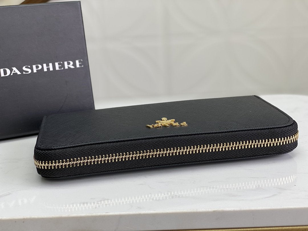 PRADA(プラダ) 財布19x12cm