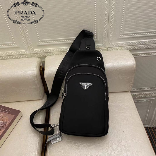 【 PRADA 公式旗艦店】プラダ 胸ポケット 当日出荷 好評に付き再入荷！29*17*6.5CM