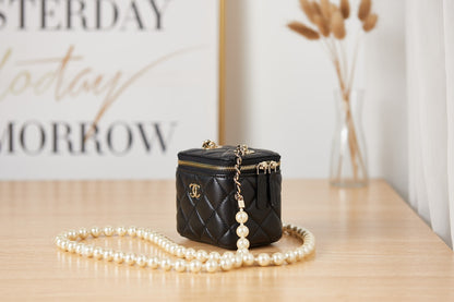 Chanel BOY BAG AP2581