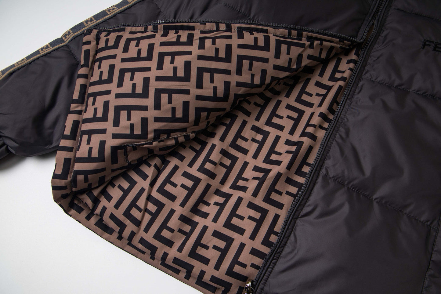 FENDI（フェンディ） ダウンジャケット、ご好評に付き再入荷！