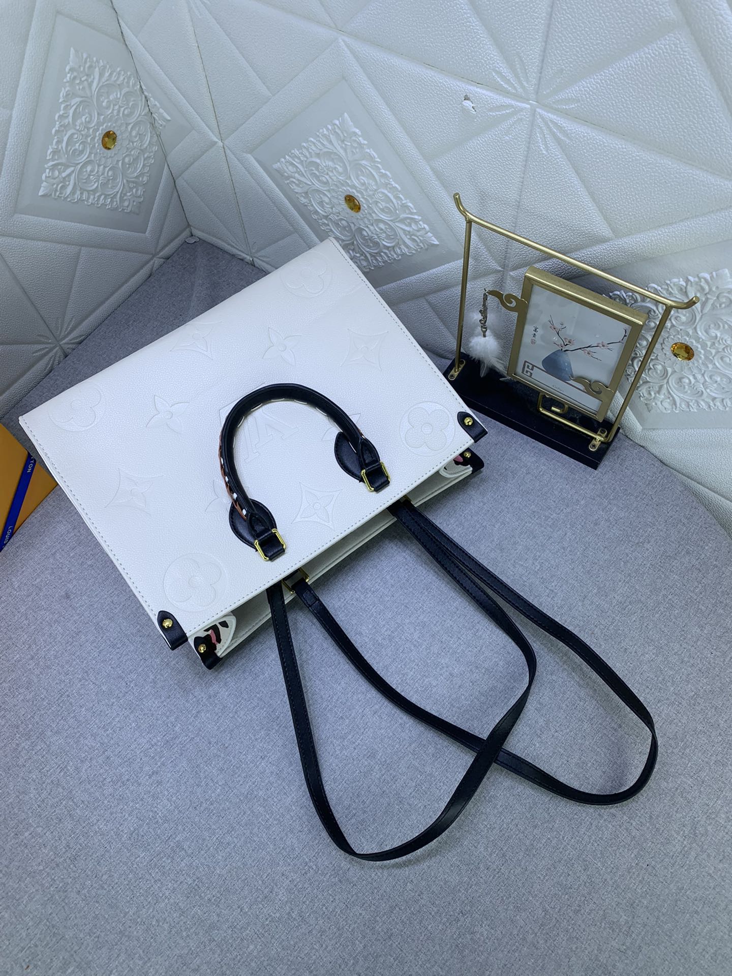 Louis Vuitton(ルイヴィトン)新作モデルが登場【LV CRAFTY ONTHEGO ハンドバッグ】