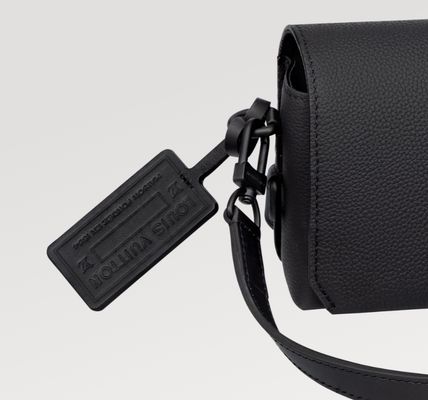 国内即発 LouisVuitton ファストラインウエアラブルウォレット