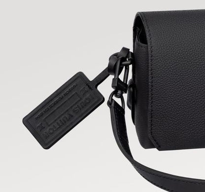 国内即発 LouisVuitton ファストラインウエアラブルウォレット