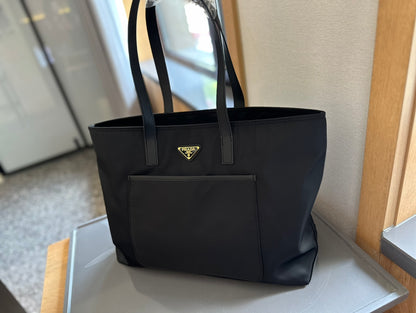 【PRADA 公式 旗艦店】プラダ ハンドバッグ当日出荷 好評に付き再入荷！37*32CM 240719