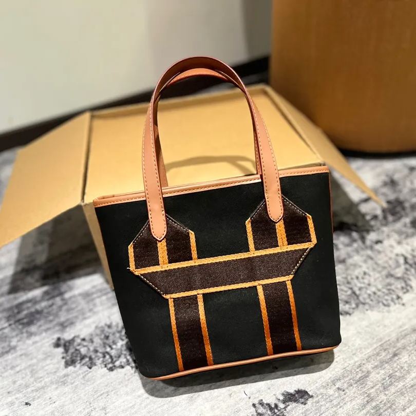 HERMES キャンバス製野菜バスケット