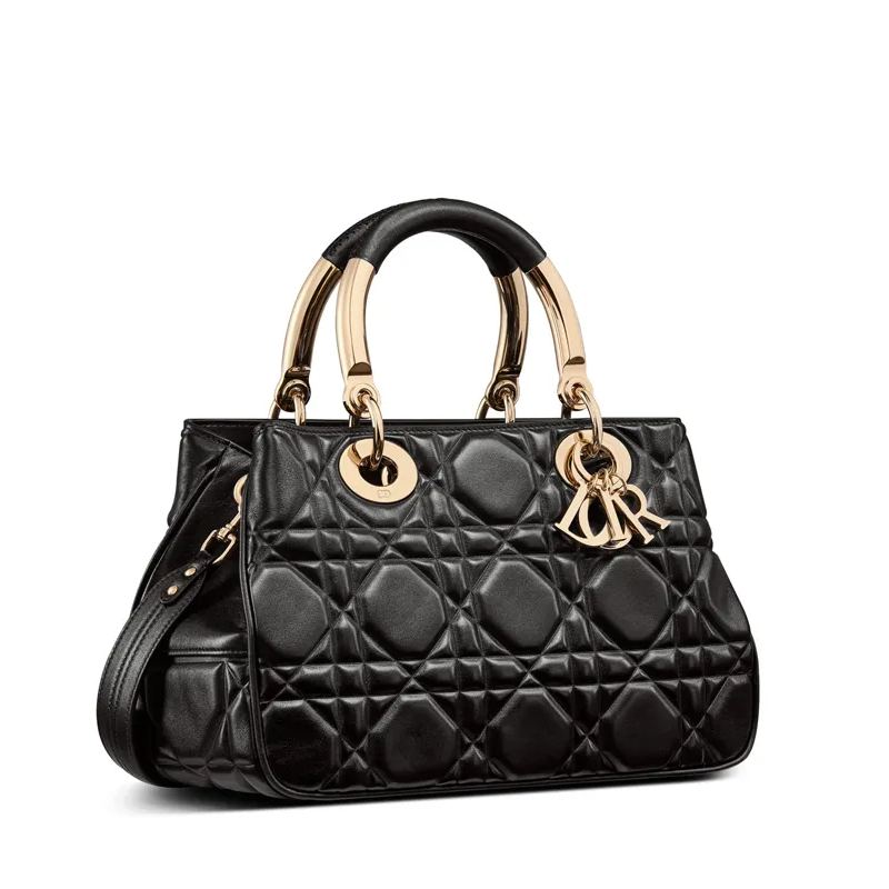 【DIOR】2023年春夏の新作「DIOR-Lady 95.22」がリリース。高揚感をくれるバッグ、使い勝手も抜群！心ときめく新鮮さと、時代を超えて愛される普遍性。