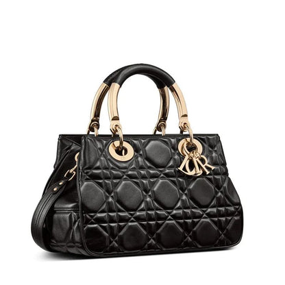 【DIOR】2023年春夏の新作「DIOR-Lady 95.22」がリリース。高揚感をくれるバッグ、使い勝手も抜群！心ときめく新鮮さと、時代を超えて愛される普遍性。