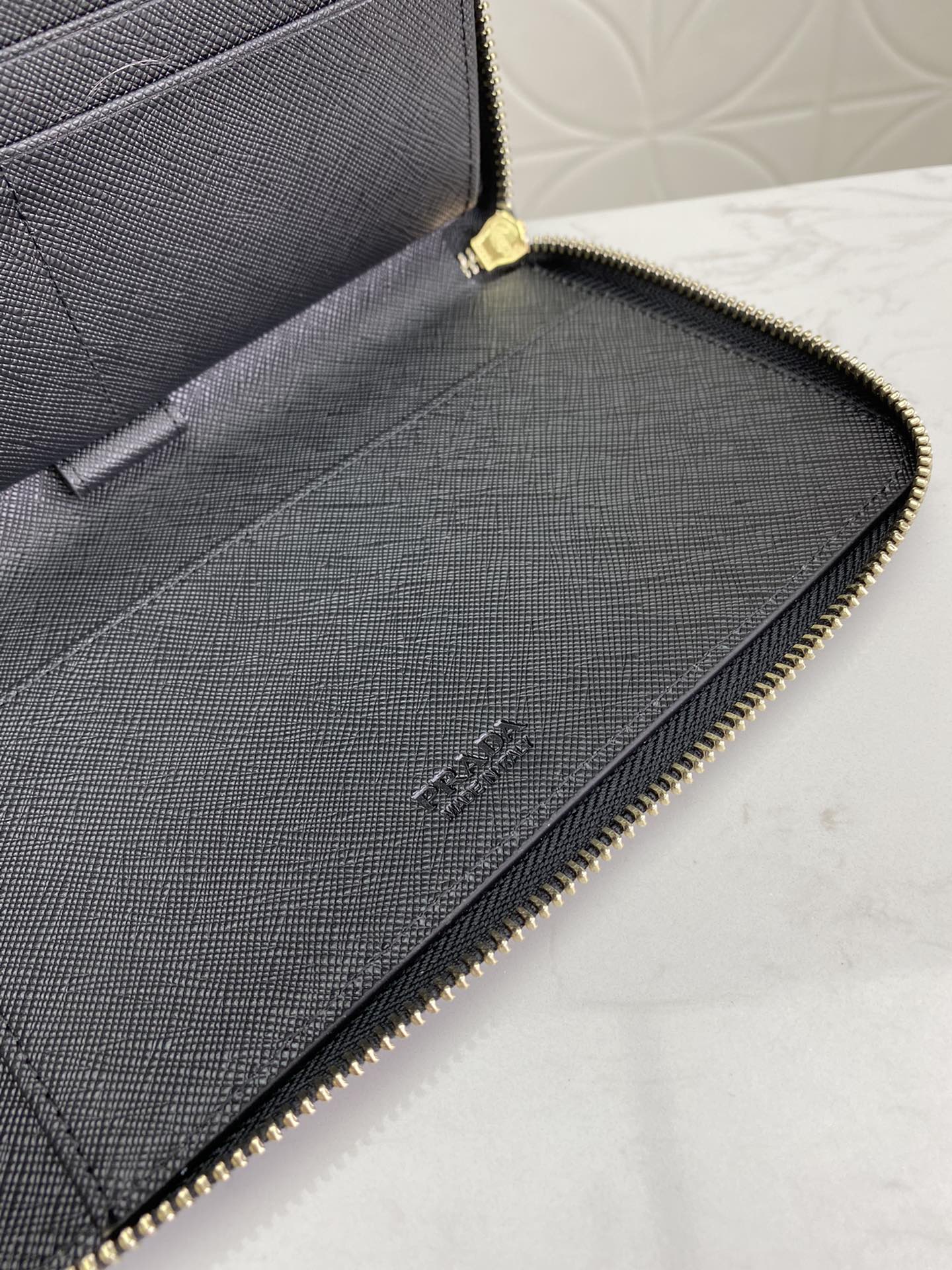 PRADA(プラダ) 財布 21x12cm
