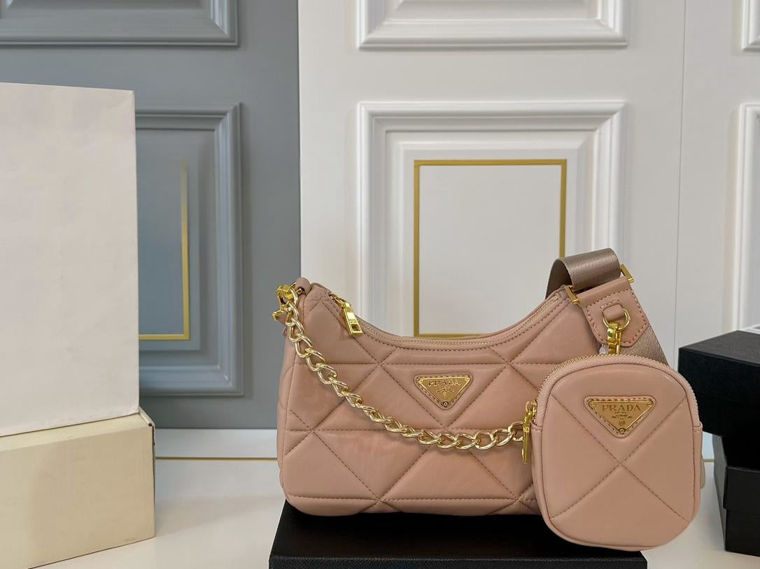 【PRADA 公式 旗艦店】プラダ 斜めがけバッグ 当日出荷 好評に付き再入荷！26*13CM 240719