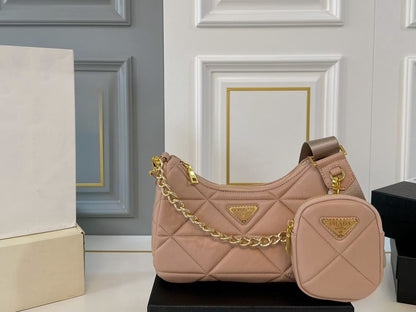 【PRADA 公式 旗艦店】プラダ 斜めがけバッグ 当日出荷 好評に付き再入荷！26*13CM 240719