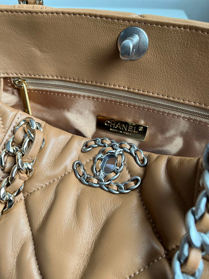 CHANEL 19 SHOPPING BAG 3360