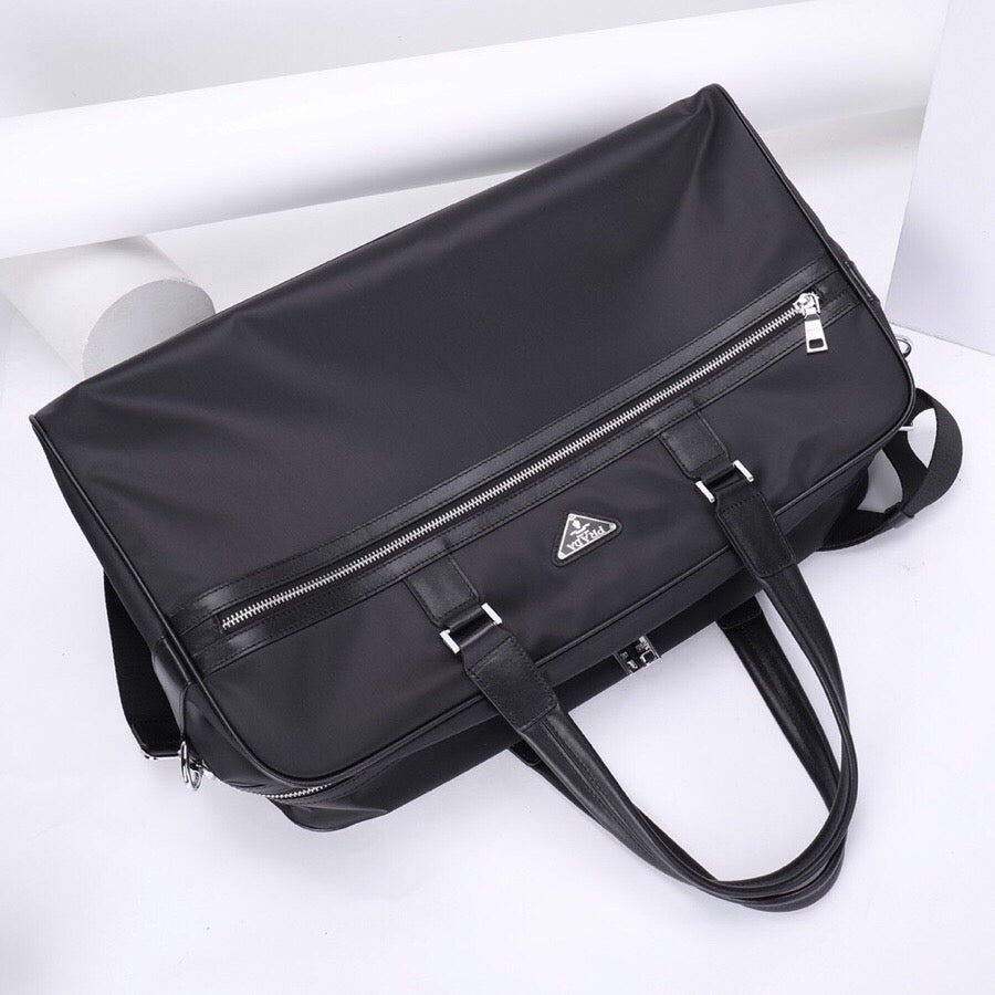 【PRADA 公式旗艦店】プラダ 旅行かばん 当日出荷 好評に付き再入荷！44*28*18CM