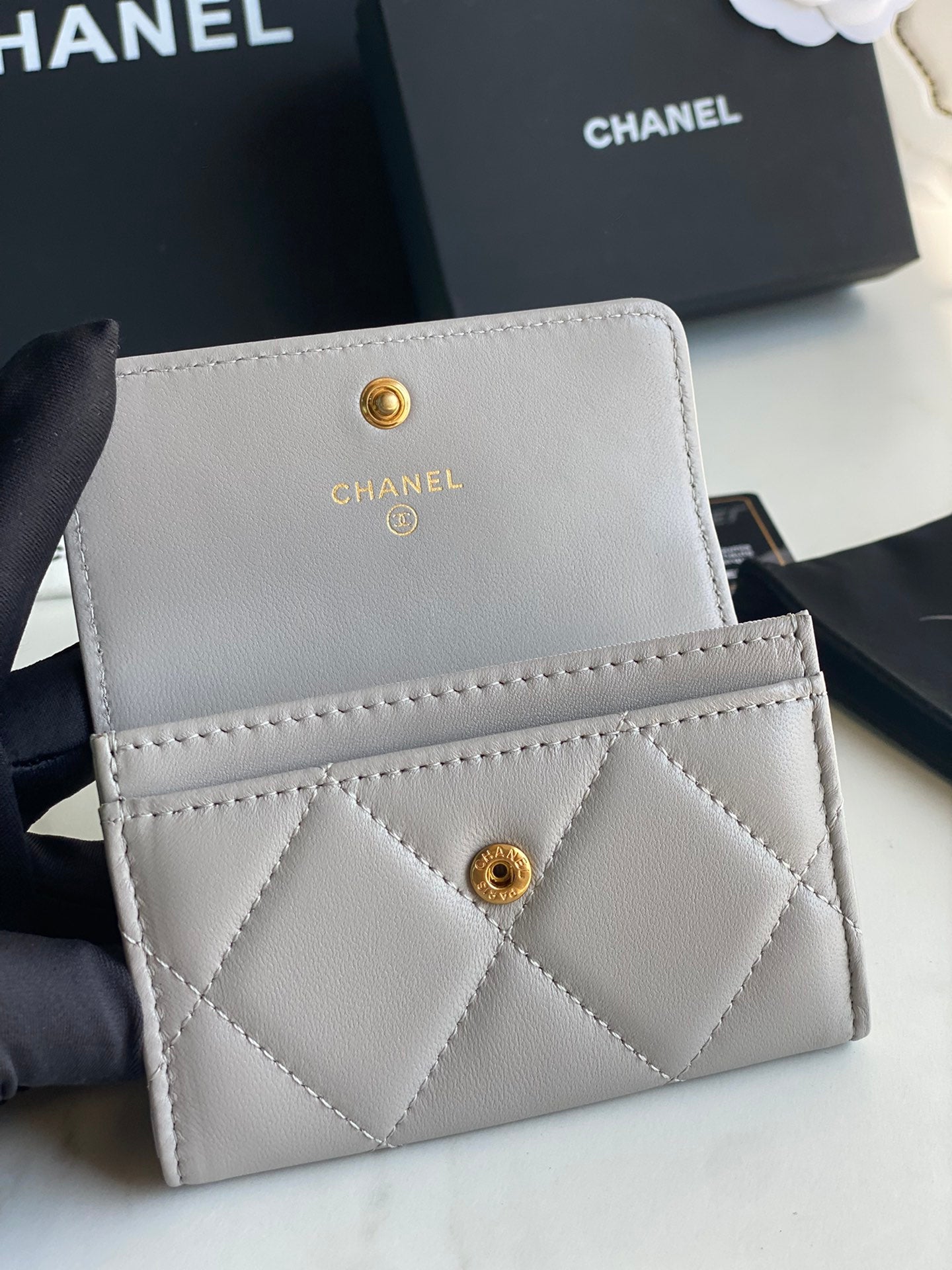 CHANEL 19 FLAP CARD HOLDER AP1790