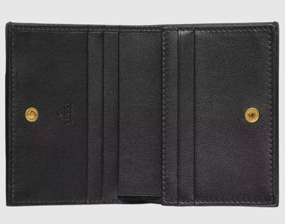 SALE★GG Deboss柄【送込GUCCI】2折中財布★黒白革/金デコ-BUYMA