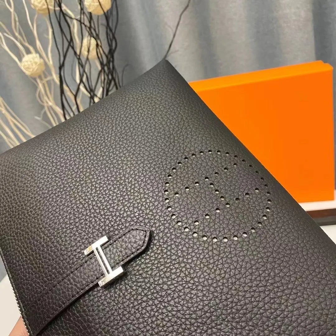 【HERMES 公式旗艦店】エルメス クラッチバッグ 当日出荷 好評に付き再入荷！28*18*3CM
