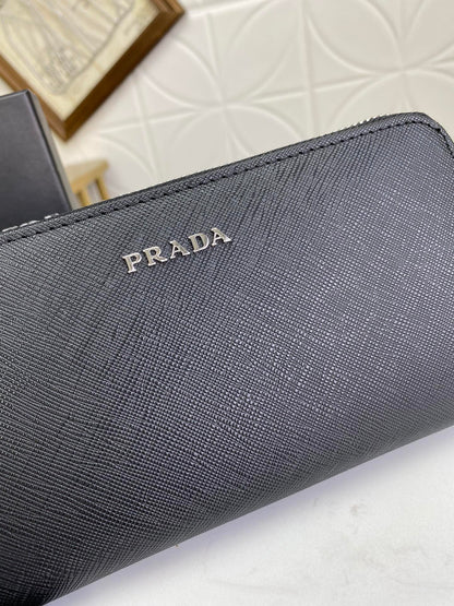 PRADA(プラダ) 財布19x12cm