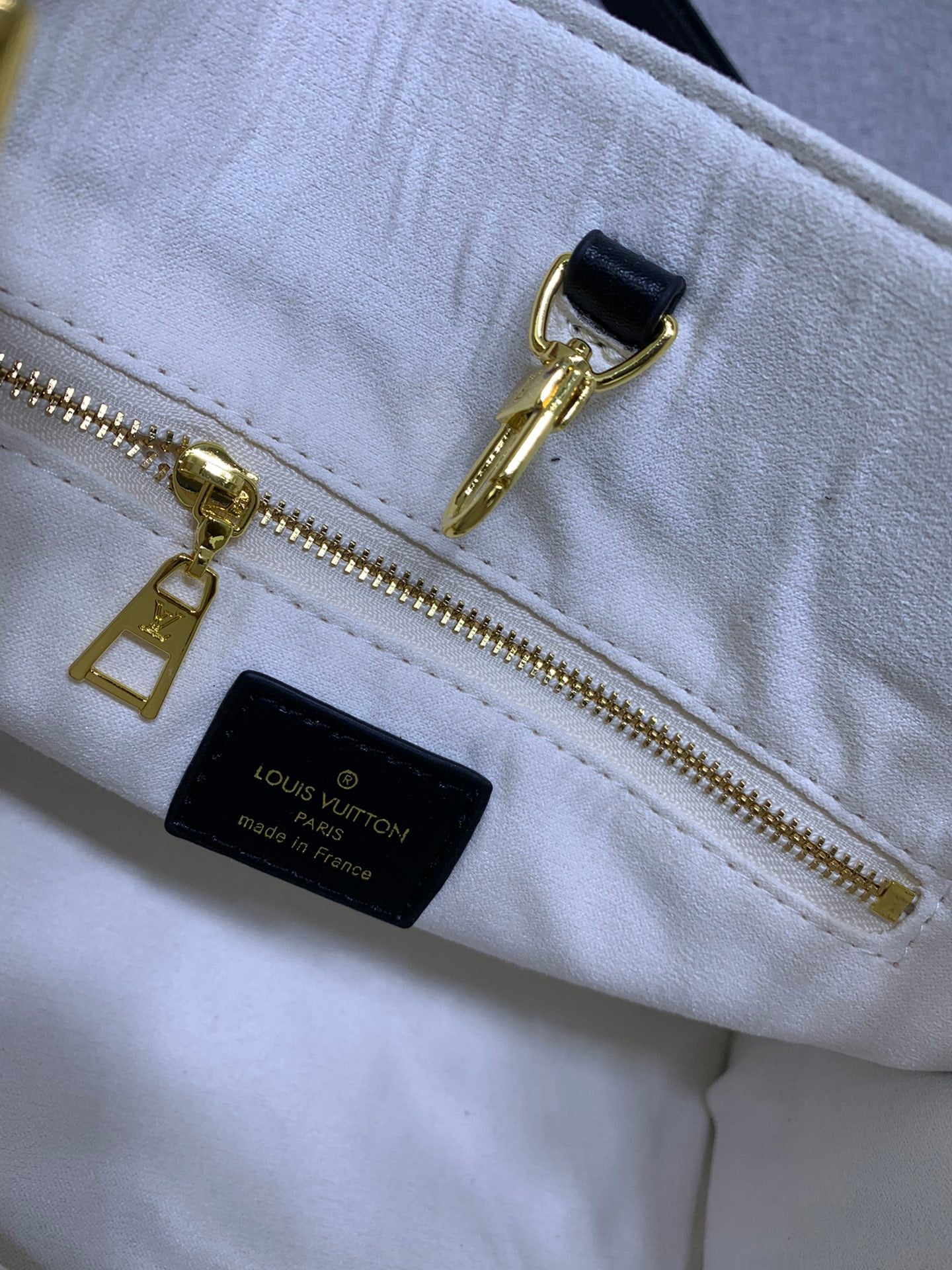 Louis Vuitton(ルイヴィトン)新作モデルが登場【LV CRAFTY ONTHEGO ハンドバッグ】