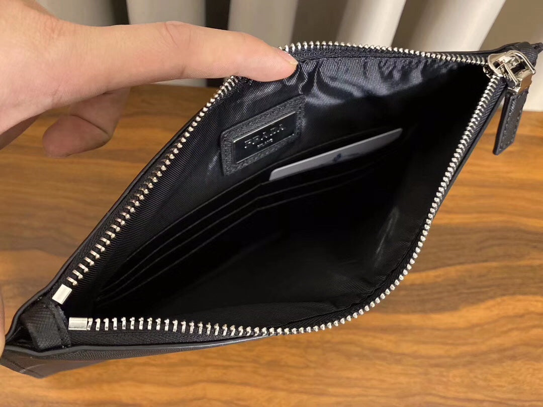 【PRADA 公式旗艦店】プラダ クラッチバッグ 当日出荷 好評に付き再入荷！28*10CM