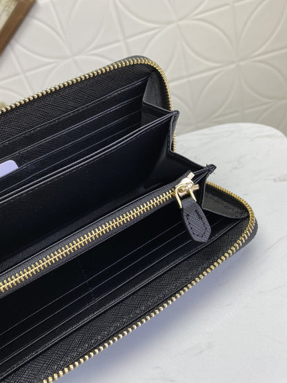 PRADA(プラダ) 財布19x12cm