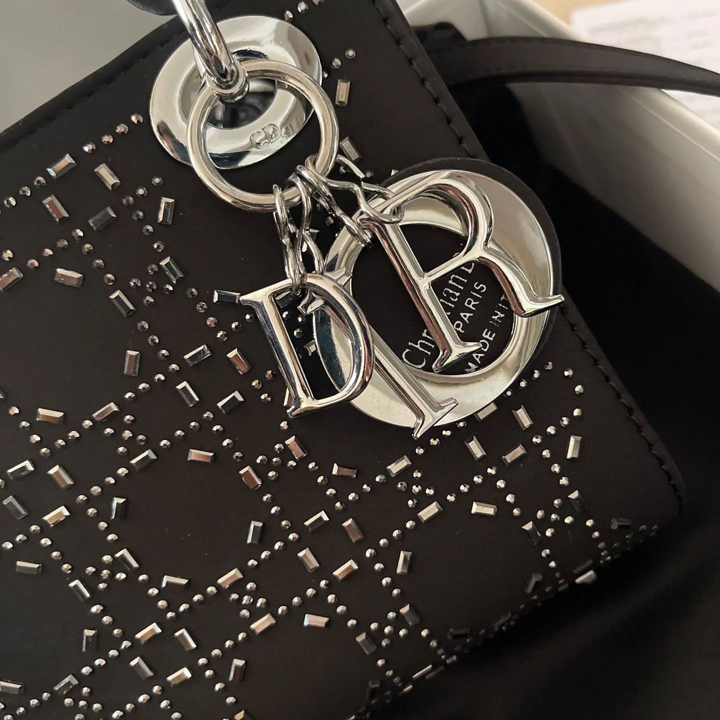 人気の新作 DIOR lady dior三格シルクダイヤモンド折りギフトボックススカーフをプレゼントします