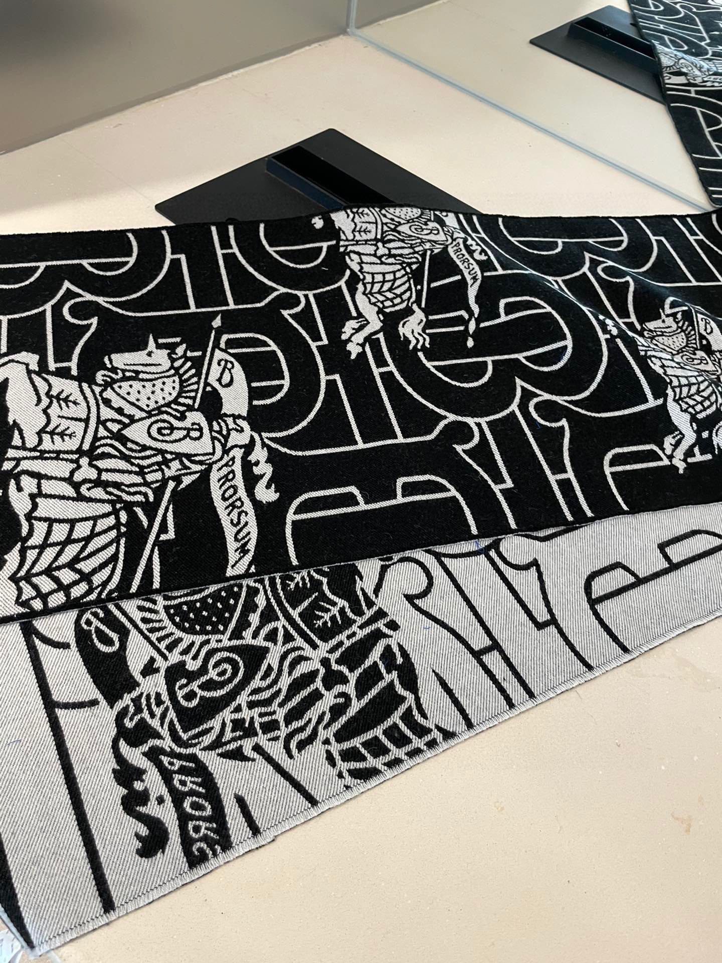 【2024】【BURBERRY バーバリー】スカーフ33*188CM