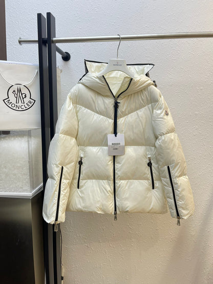 【MONCLER旗艦店】（モンクレール） ダウンジャケット ご好評に付き再入荷！