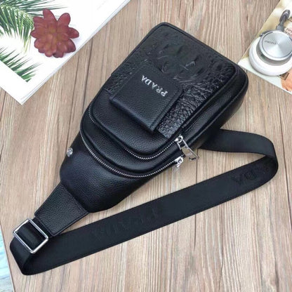 【PRADA 公式 旗艦店】プラダ 胸ポケット当日出荷 好評に付き再入荷！32*18*6CM