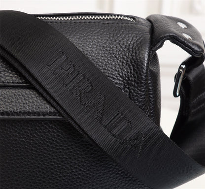 【PRADA 公式 旗艦店】プラダ 斜めがけバッグ 当日出荷 好評に付き再入荷！30*22*10CM