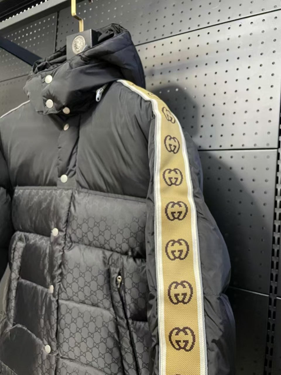 【Gucci公式 旗艦店】（グッチ）ダウンジャケット、ご好評に付き再入荷！