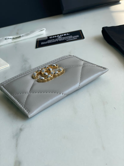 CHANEL 19 CARD HOLDER AP1167