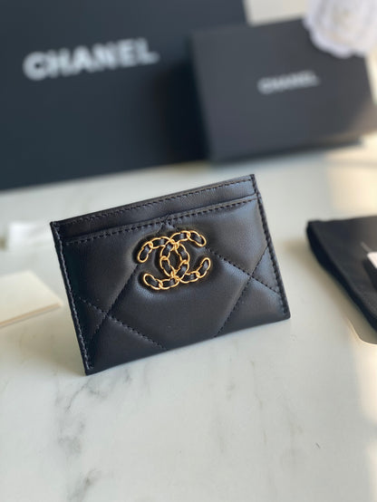 CHANEL 19 CARD HOLDER AP1167