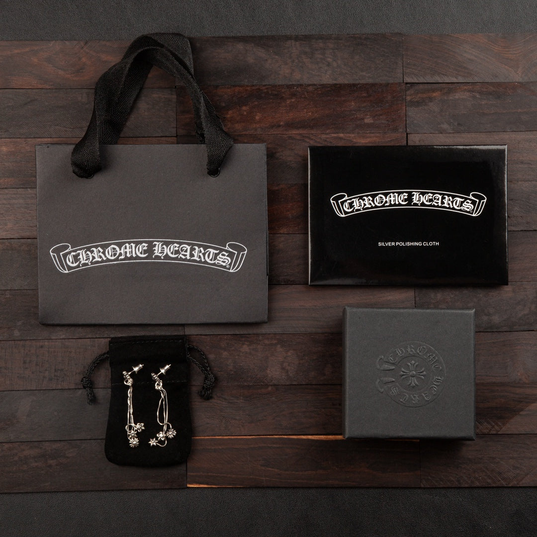 【CHROME HEARTS】 クロムハーツ ファッションスタイルのイヤリング