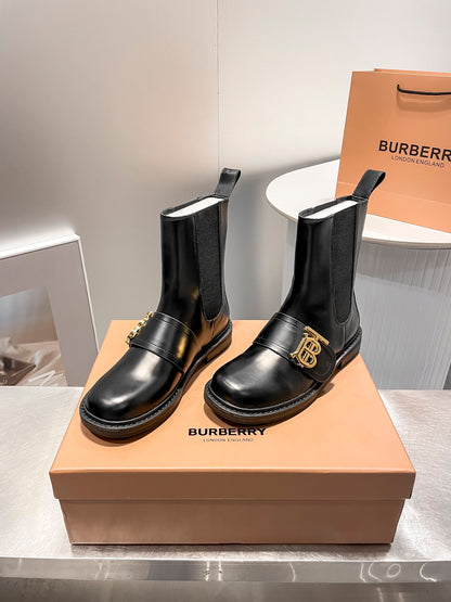 BURBERRY【バーバリー】新作ショートブーツが登場
