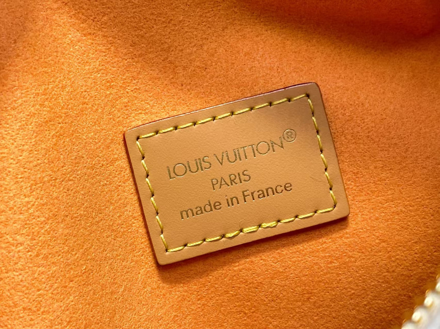 LV ハンドバッグ ボックスレザーボーダー 落書き