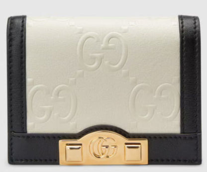 SALE★GG Deboss柄【送込GUCCI】2折中財布★黒白革/金デコ-BUYMA