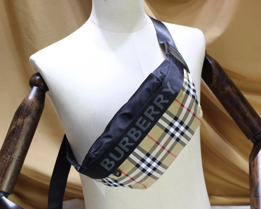 【BURBERRY 公式旗艦店】バーバリー ウエストポーチ 当日出荷 好評に付き再入荷！31*7.5*16CM