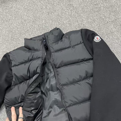 【MONCLER 公式旗艦店】（モンクレール）ニットのダウンジャケット