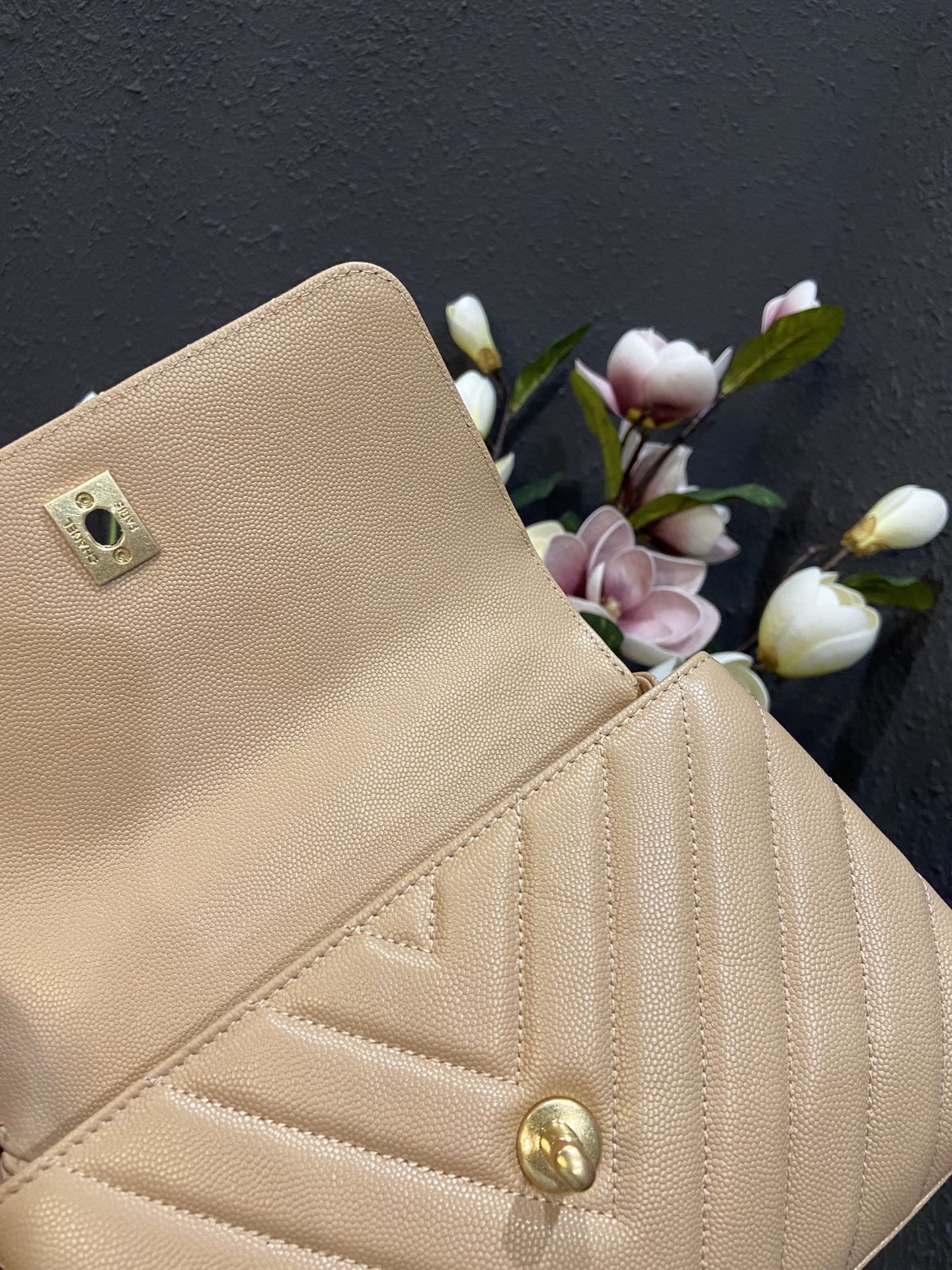 Chanel Cowhide handbag A92990