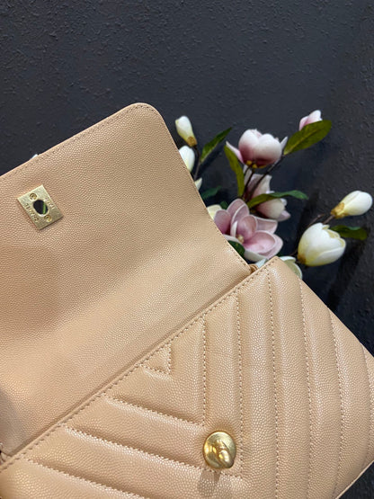 Chanel Cowhide handbag A92990