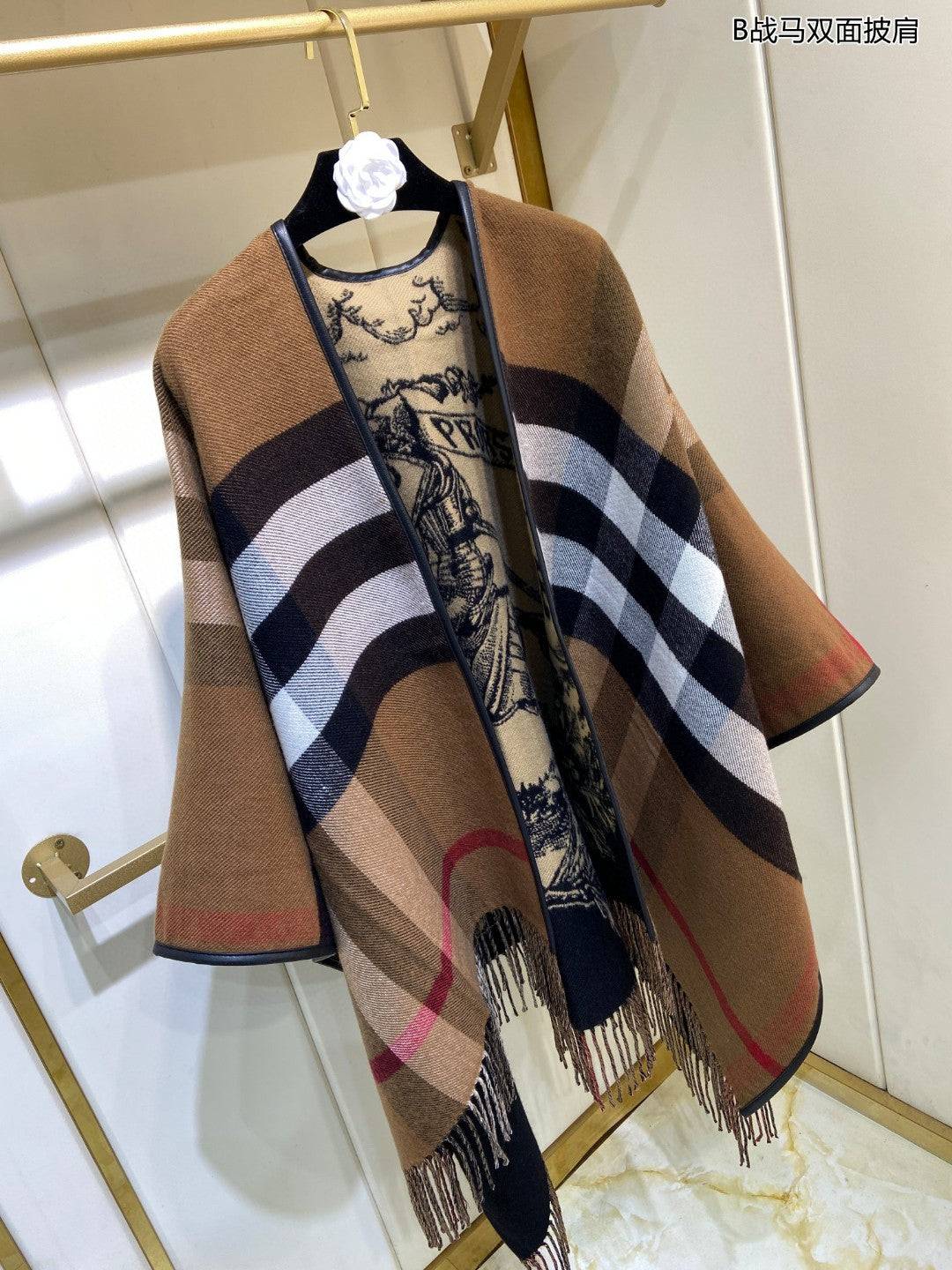 【BURBERRY バーバリー 】バーバリー最新作ナイトウォーホース両面ジャガードショールケープ‼ ️定番中の定番