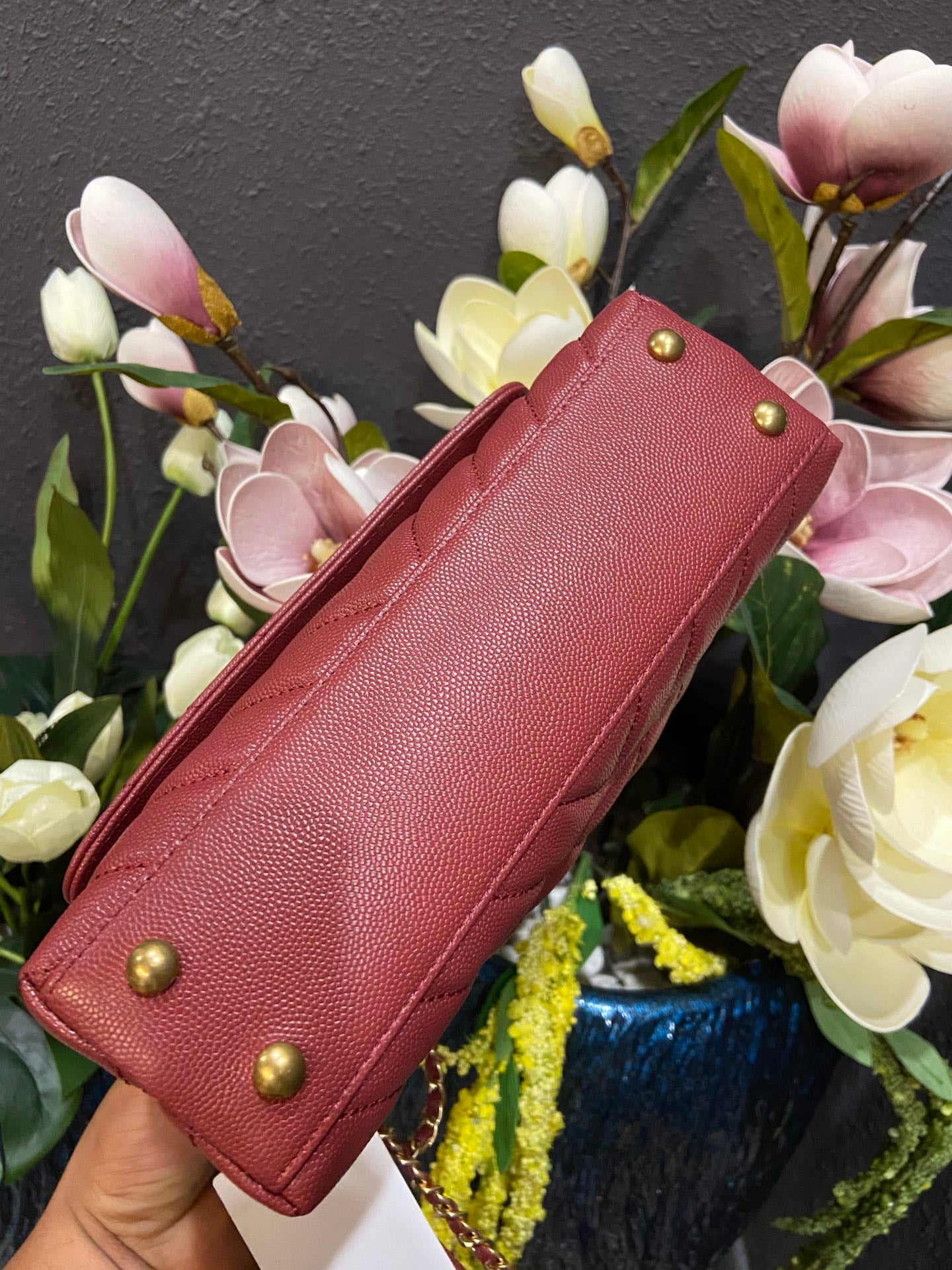 Chanel Cowhide handbag A92990