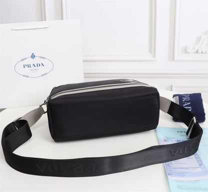 【 PRADA 公式 旗艦店】 プラダ ショルダーバッグ当日出荷 好評に付き再入荷！25*18*9CM