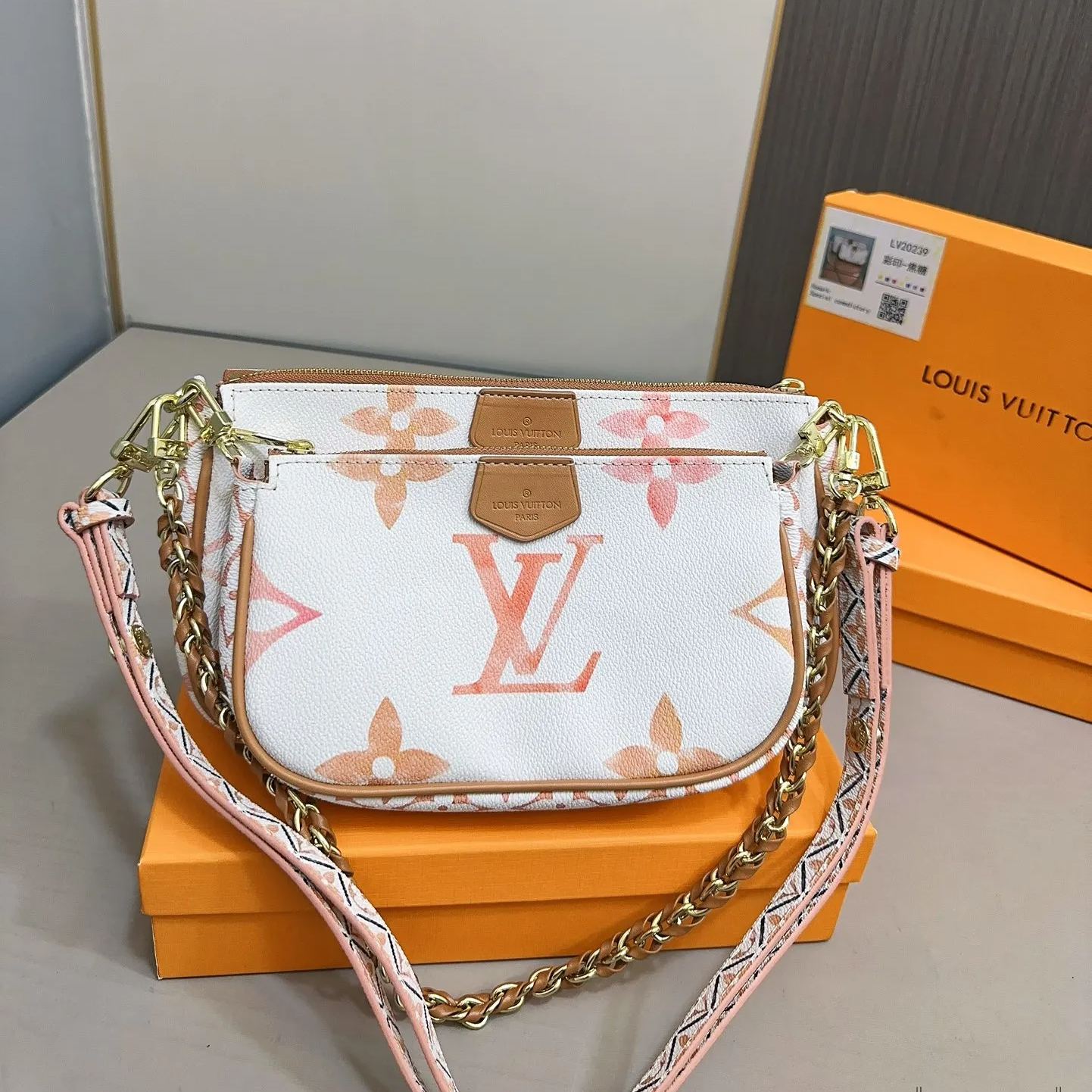 Louis Vuitton 麻雀バッグはハードウェアとパッケージを一致させます