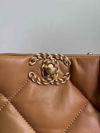 CHANEL 19 SHOPPING BAG 3519