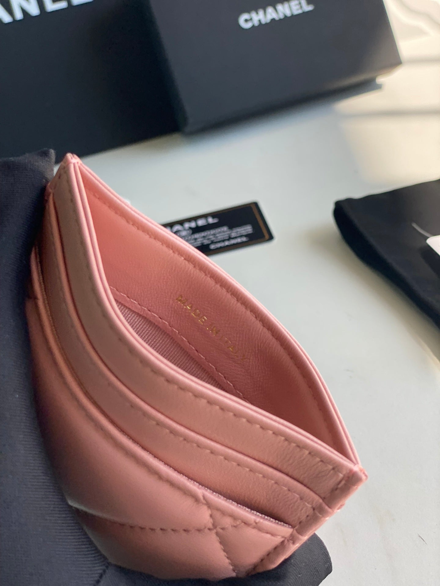 CHANEL 19 CARD HOLDER AP1167